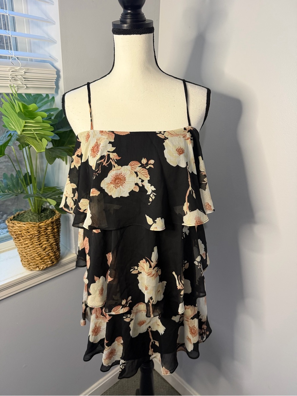 Black Floral Ruffled Spaghetti-Strap Women's Top